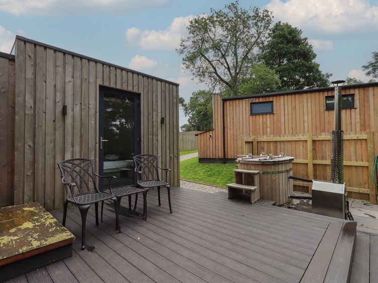 Brow Wood Cabin, listing photograph 2