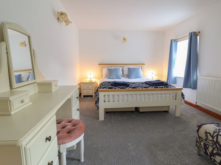 Collfryn, listing photograph 12