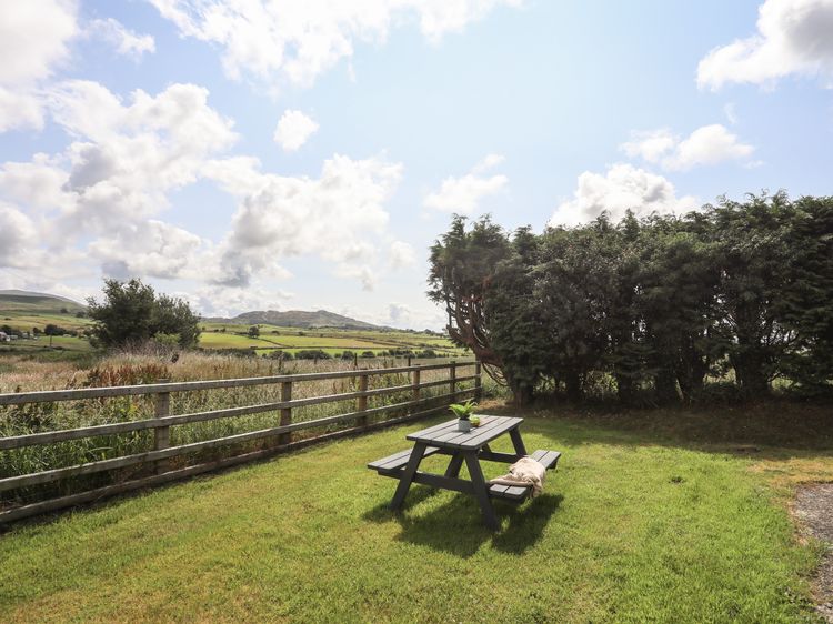 Bwthyn Derwin Fawr, listing photograph 3