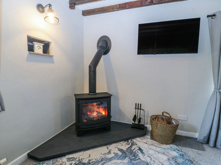 Bwthyn Derwin Fawr, listing photograph 5