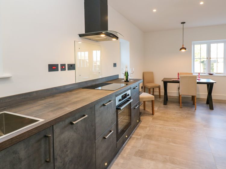 Luham Cottage, listing photograph 11