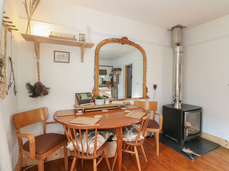 The Cottage In The Woods, listing photograph 8