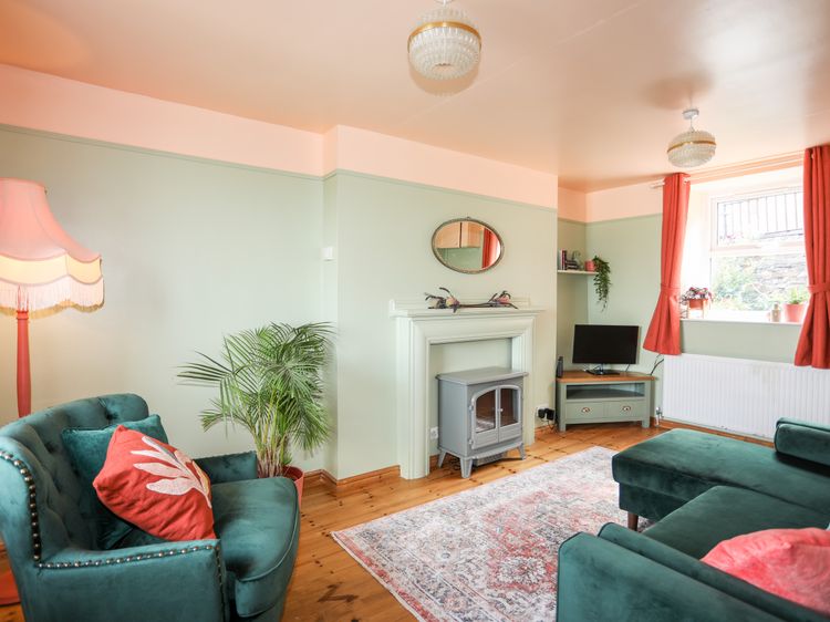 12 Brynffynnon, listing photograph 2