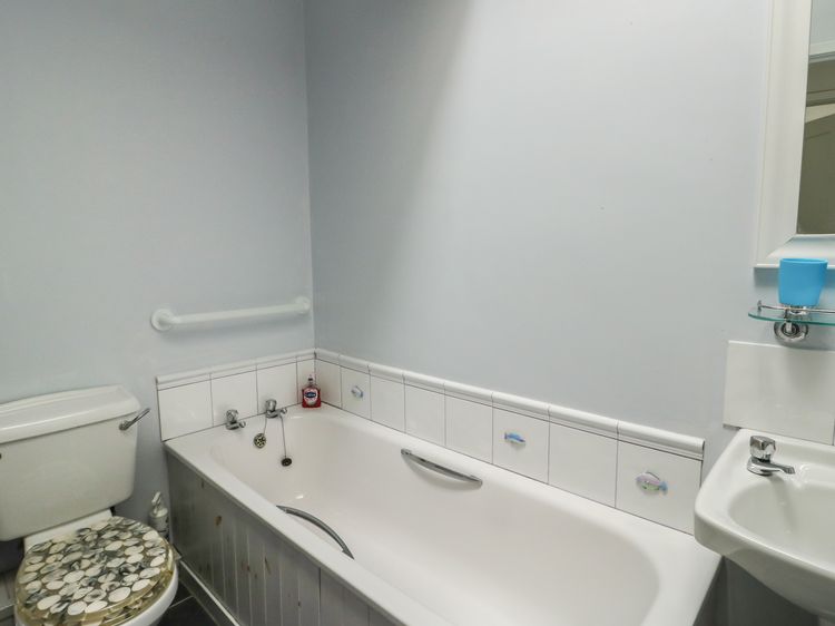 23 Beach Road, listing photograph 12