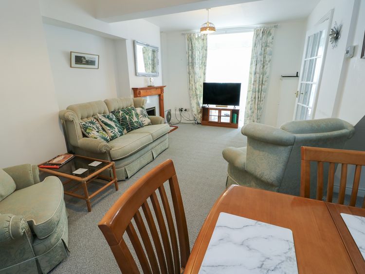 23 Beach Road, listing photograph 5