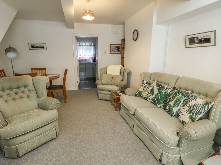 23 Beach Road, listing photograph 4