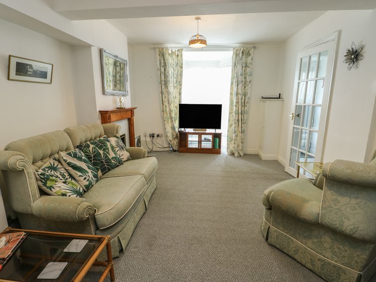 23 Beach Road, listing photograph 3