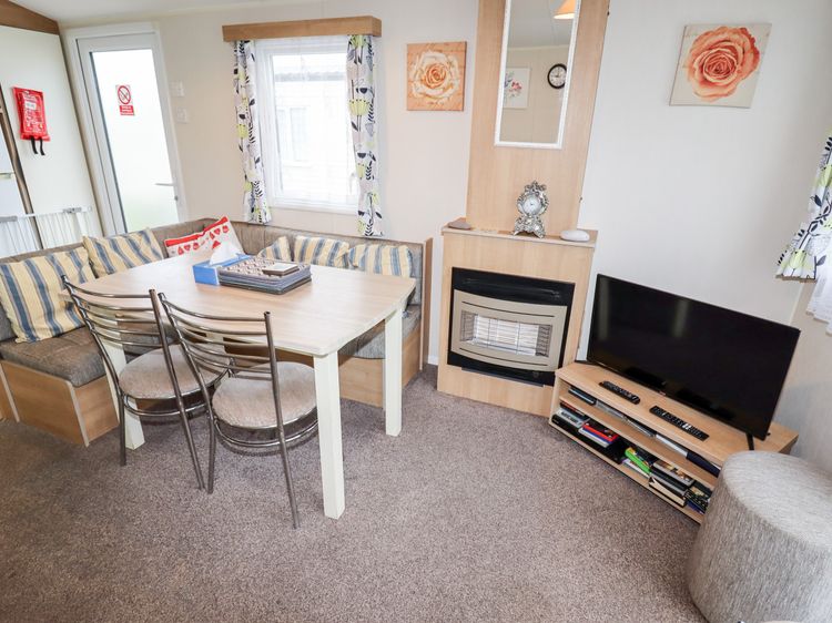 B15 Ty Gwyn, listing photograph 4