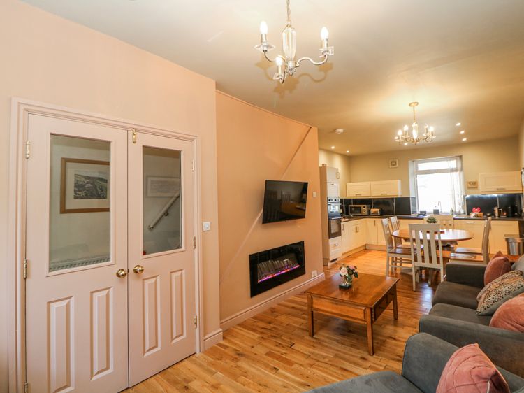 Corner Cottage, listing photograph 8