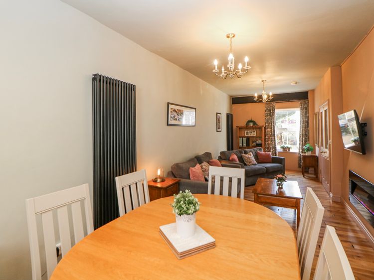Corner Cottage, listing photograph 10