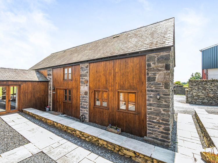 Hay Store, listing photograph 4