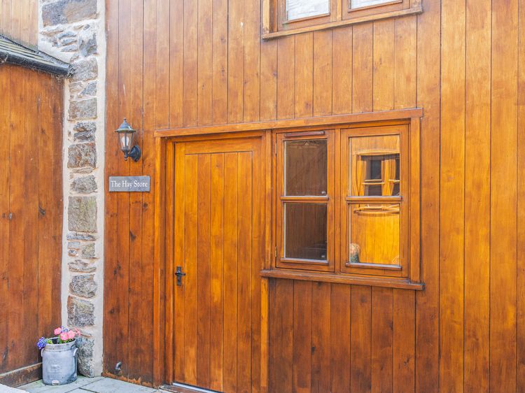 Hay Store, listing photograph 5