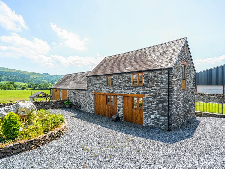 The Barn, listing photograph 2