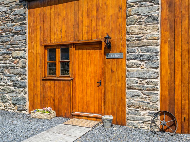 The Barn, listing photograph 4