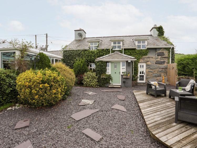 Ty Newydd, listing photograph 2