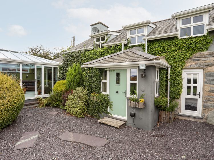 Ty Newydd, listing photograph 3