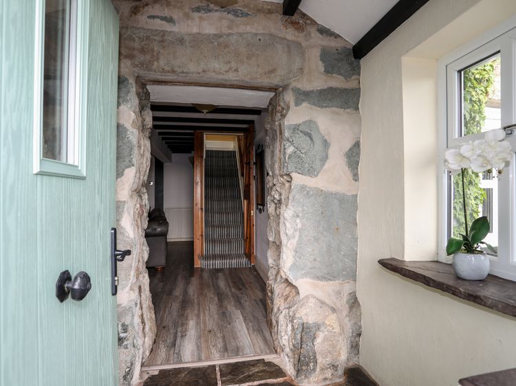 Ty Newydd, listing photograph 4