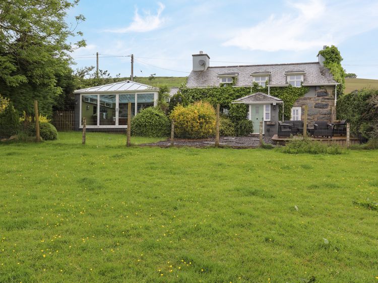 Ty Newydd