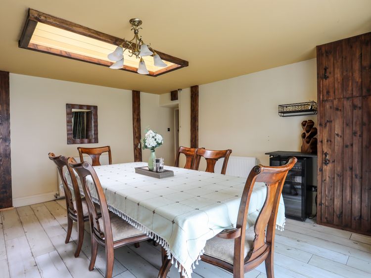 Ty Newydd, listing photograph 10