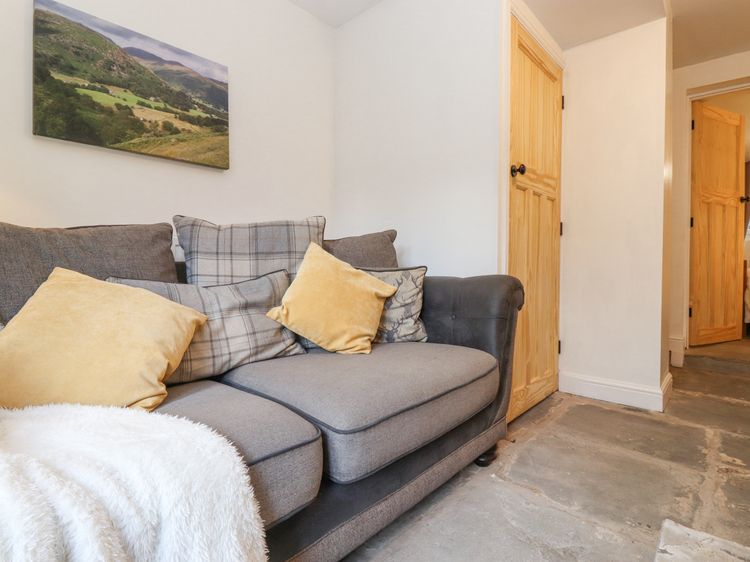 The Wonky Burrow, listing photograph 5