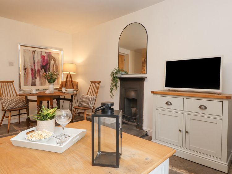 The Wonky Burrow, listing photograph 8