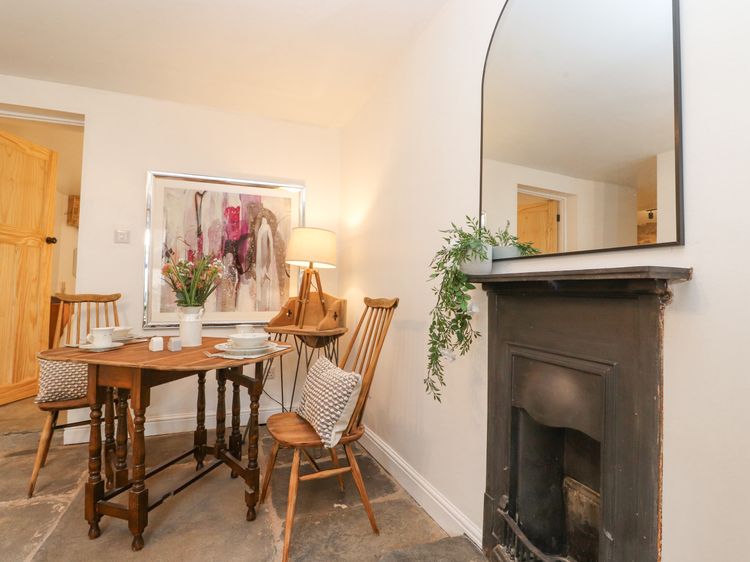 The Wonky Burrow, listing photograph 9