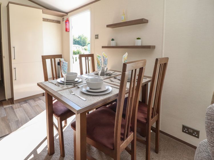 7 The Oaks, listing photograph 8