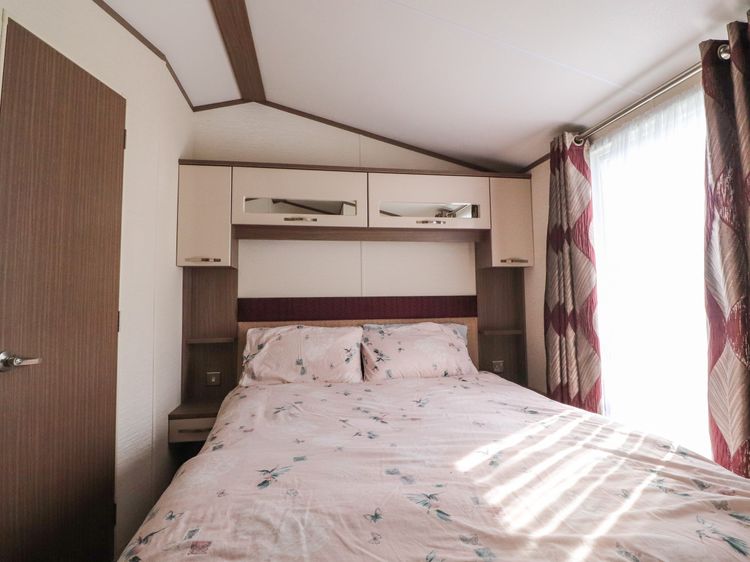 7 The Oaks, listing photograph 12
