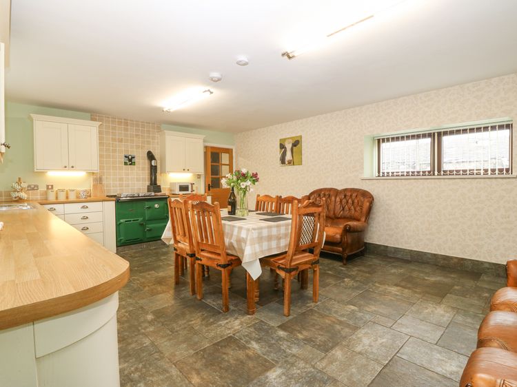 Yr Hen Stabl, listing photograph 11