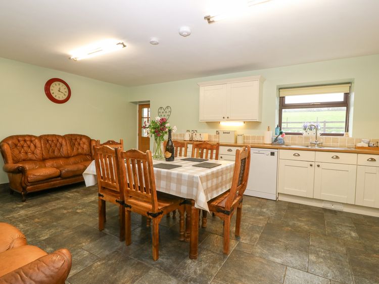 Yr Hen Stabl, listing photograph 12