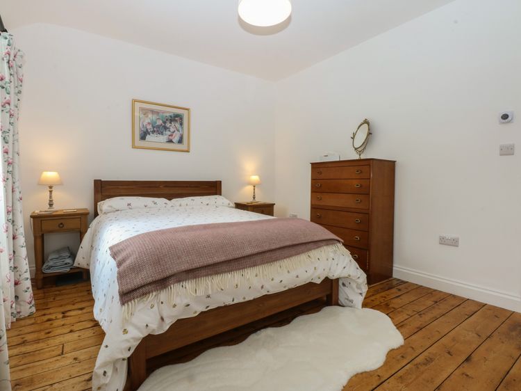 Chandos, listing photograph 10