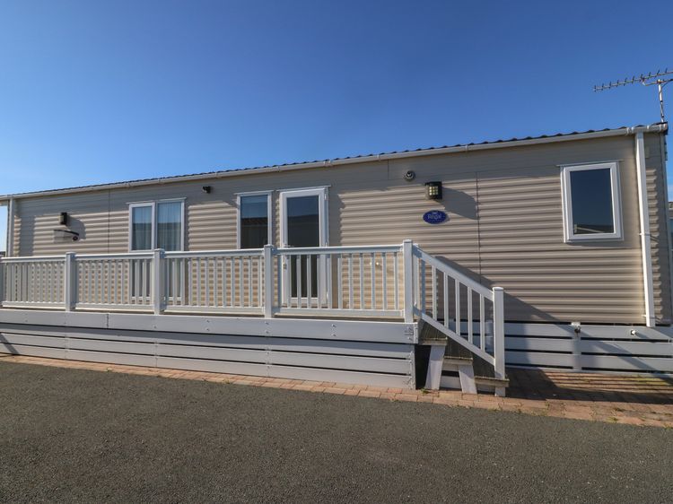 Seafront Holiday Home 2, listing photograph 3