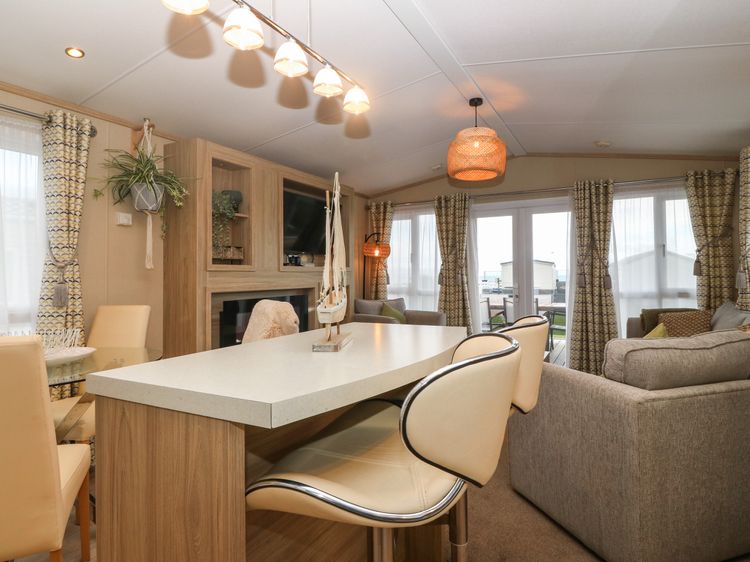 Seafront Holiday Home 2, listing photograph 7