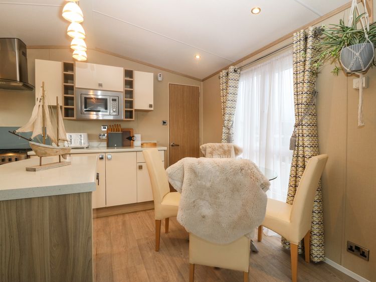 Seafront Holiday Home 2, listing photograph 8