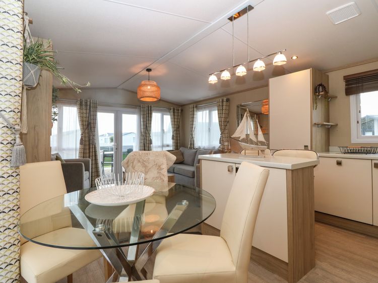 Seafront Holiday Home 2, listing photograph 9
