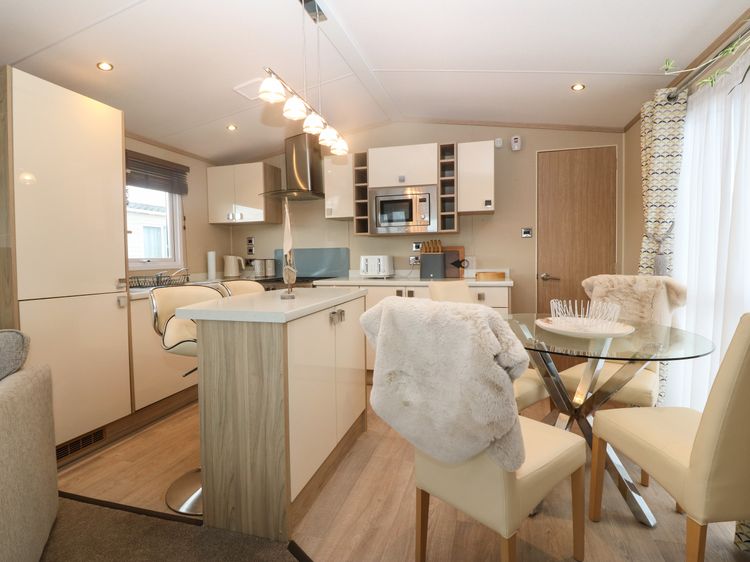 Seafront Holiday Home 2, listing photograph 10