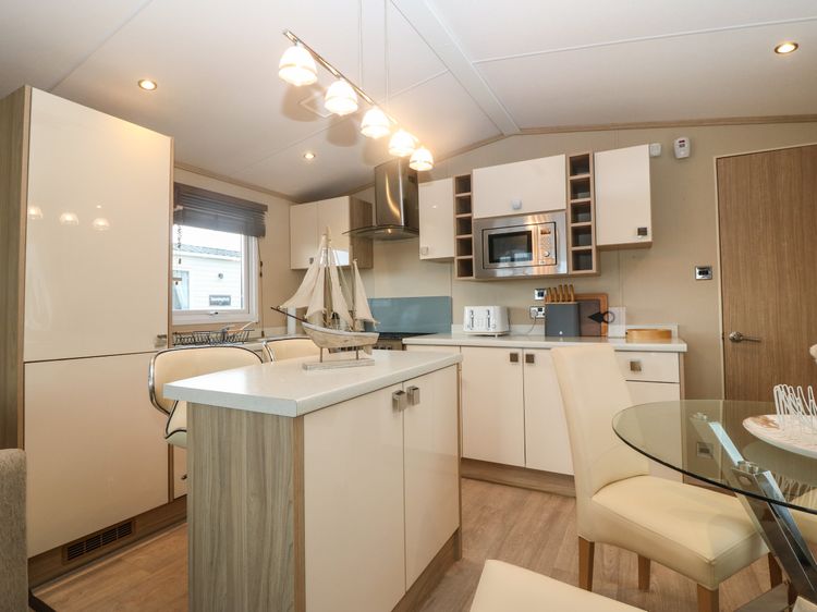 Seafront Holiday Home 2, listing photograph 11
