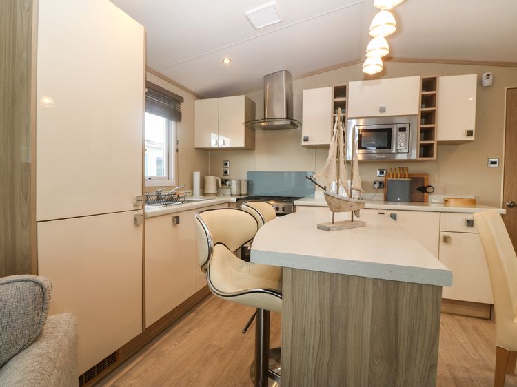 Seafront Holiday Home 2, listing photograph 12