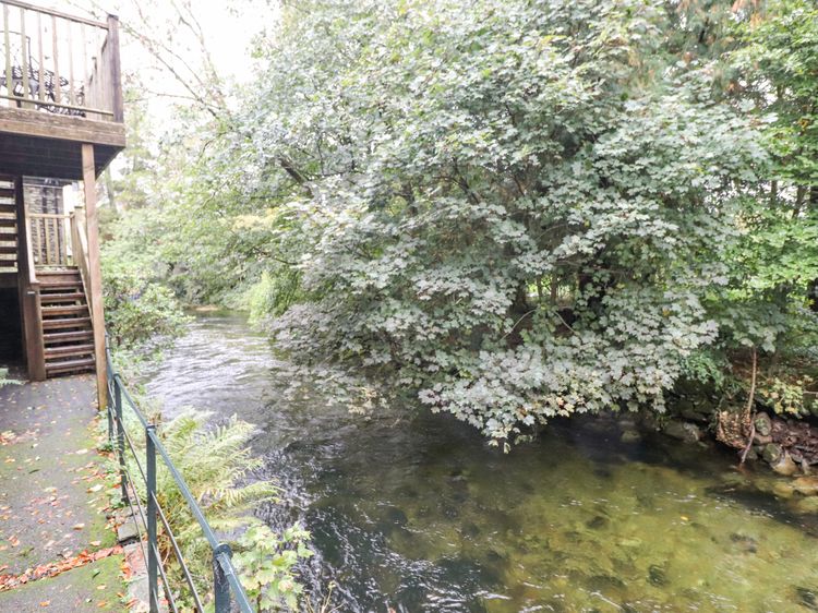 Riverbank, listing photograph 5