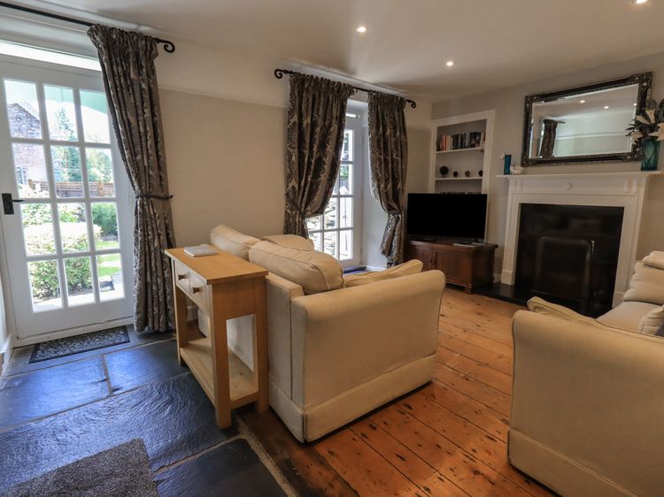 Brook Cottage, listing photograph 3