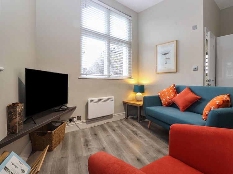 Windermere Central, listing photograph 2