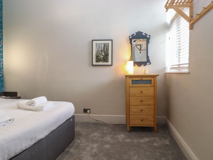 Windermere Central, listing photograph 10