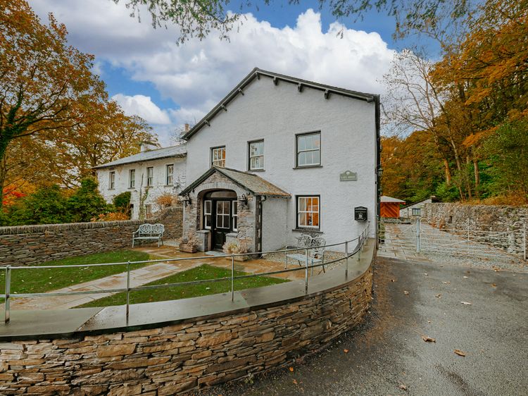 Gate House, listing photograph 2