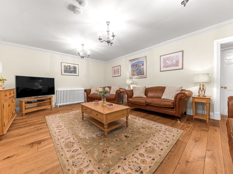 Gate House, listing photograph 8