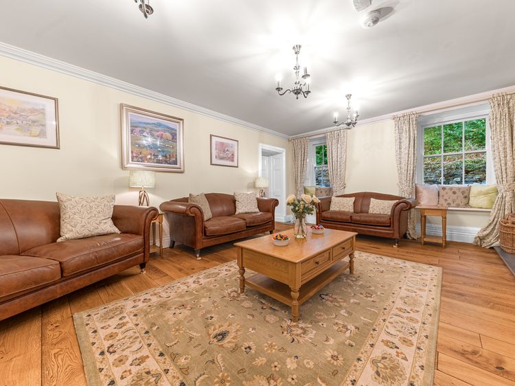 Gate House, listing photograph 9