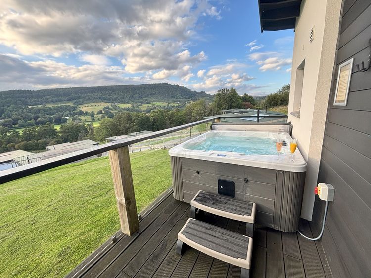 Osprey View Lodge & Hot Tub, listing photograph 2