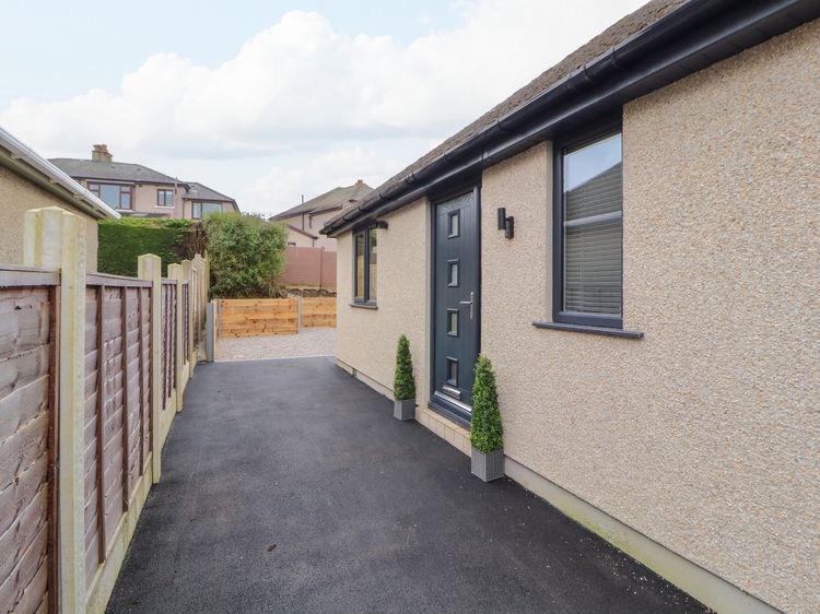 12 Merefell Road, listing photograph 2