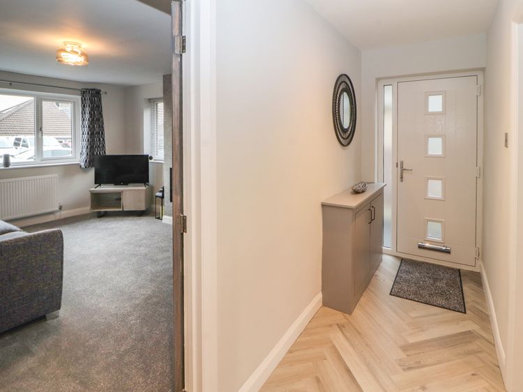 12 Merefell Road, listing photograph 3
