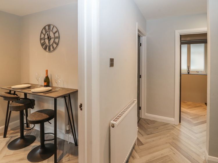 12 Merefell Road, listing photograph 8