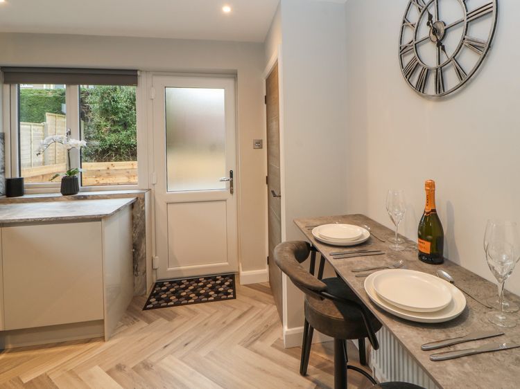 12 Merefell Road, listing photograph 9